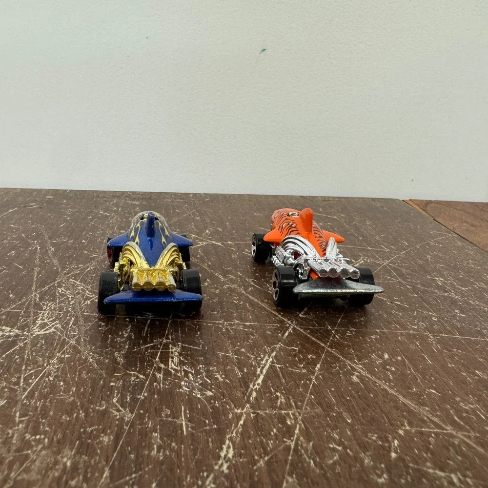 Pair (2) Hot Wheels Track Aces Sharkruiser‎ 1986 Diecast Car Orange Blue Vintage